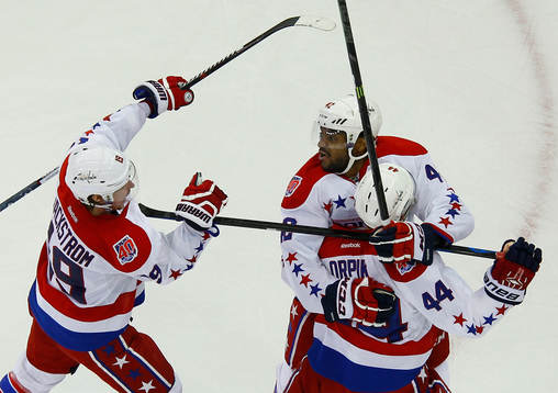 Washington Capitals Joel Ward (R) celebrates with teammates