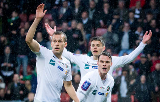 Örebros Hjörtur Logi Valgardsson och Eidur Aron