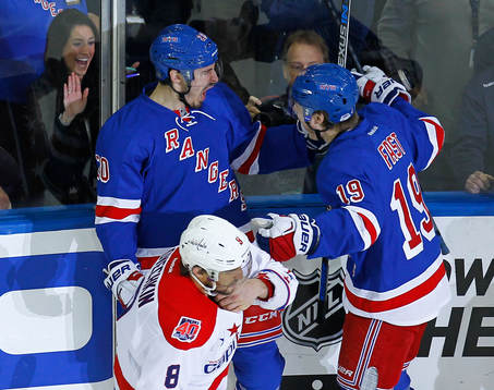 New York Rangers Chris Kreider (L) celebrates scoring a