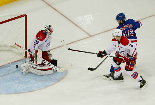 New York Rangers Derick Brassard (R) scores a goal past
