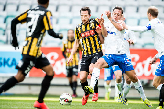 Häckens Martin Ericsson och Norrköpings Linus Wahlqvist i