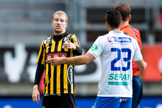 Häckens Simon Gustafson reagerar mot Norrköpings David