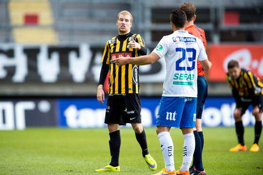 Häckens Simon Gustafson reagerar mot Norrköpings David