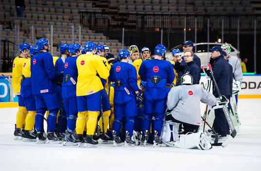 Förbundskapten Pär Mårts har en genomgång