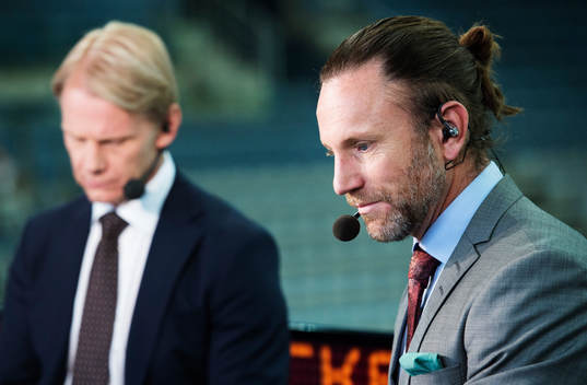 s Niklas Wikegård och Peter Jihde i tv-bolagets studio