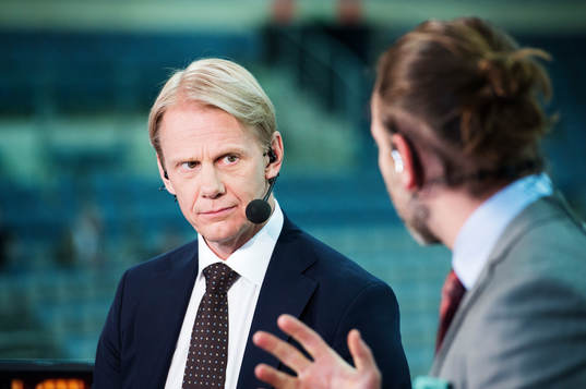 s Niklas Wikegård och Peter Jihde i tv-bolagets studio