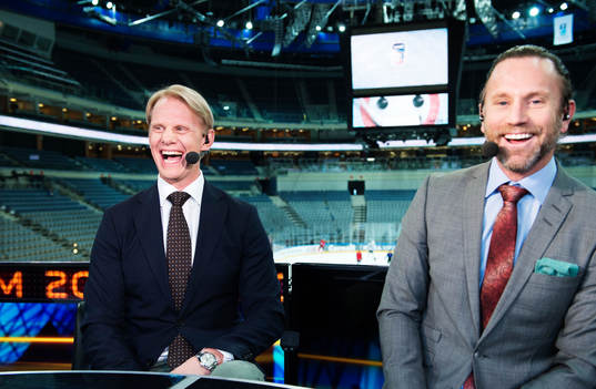 s Niklas Wikegård och Peter Jihde i tv-bolagets studio