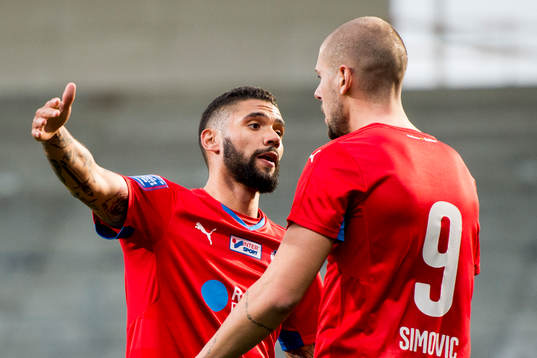 Helsingborgs Robin Simovic kramas om av Victor Palsson