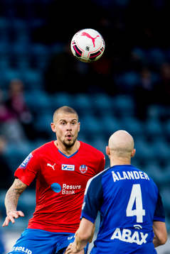 Helsingborgs Robin Simovic och Sundsvalls Stefan Ålander