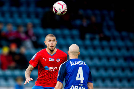 Helsingborgs Robin Simovic och Sundsvalls Stefan Ålander