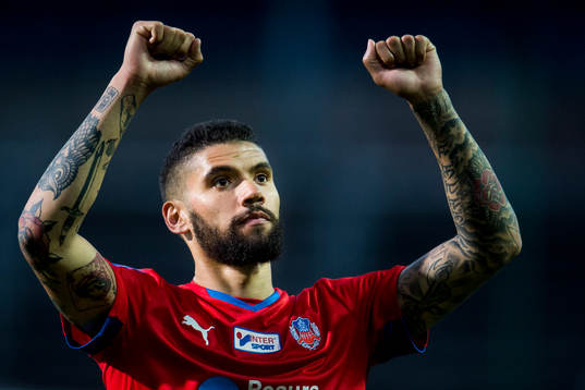 Helsingborgs Victor Palsson tackar publiken