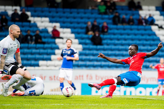 Helsingborgs Emmanuel Boateng med målchans mot Sundsvalls