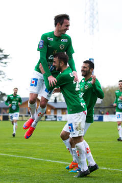 Jönköpings Södras Daryl Smylie och Robert Gojani jublar