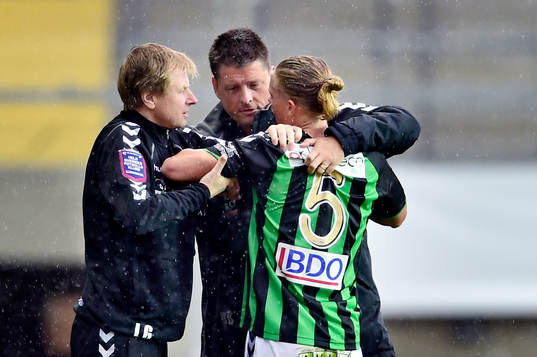 Gais Emil Eliasson får hjälp att vrida rätt axeln