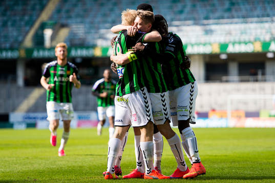 Gais Patrik Ingelsten jublar