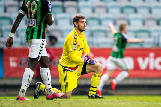 Brommapojkarnas målvakt Davor Blazevic deppar