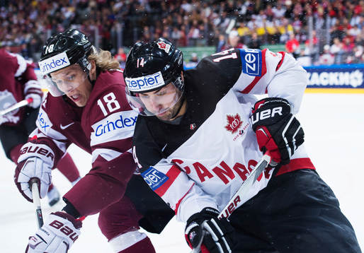 Lettlands Rodrigo Abols och Kanadas Jordan Eberle