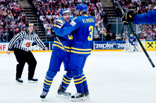 Sveriges Joel Lundqvist och John Klingberg jublar