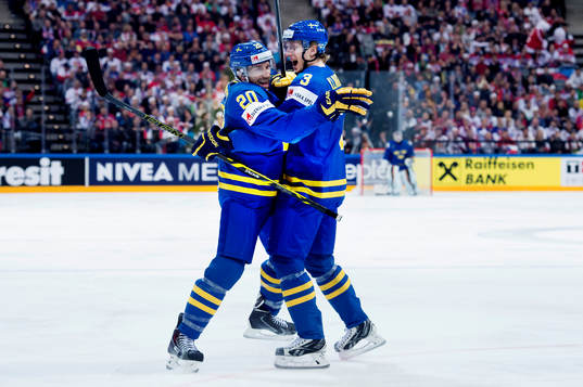 Sveriges Joel Lundqvist och John Klingberg jublar