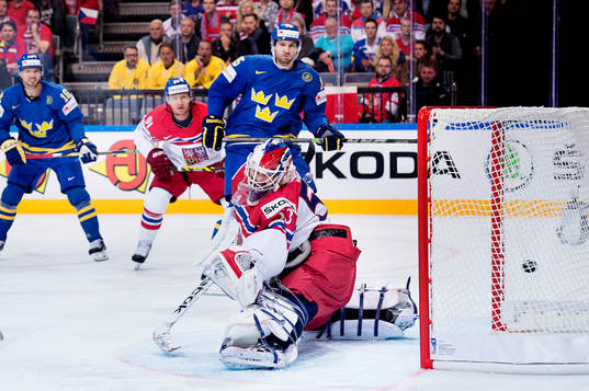 Tjeckiens målvakt Alexander Salak släpper in 0-1 från