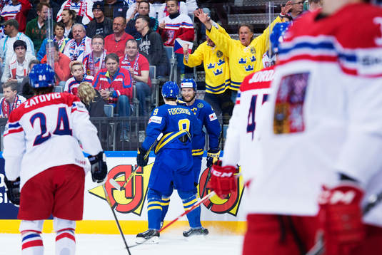 Sveriges Filip Forsberg och Staffan Kronwall jublar