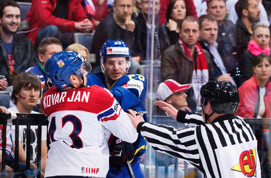 Tjeckiens Jan Kovar i bråk med Sveriges Oliver Ekman