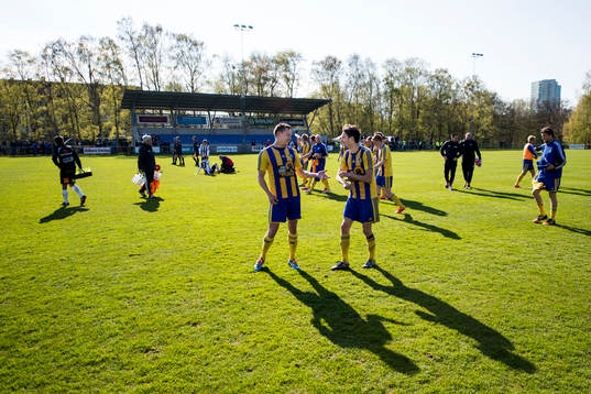 Eskilsminnes spelare på Harlyckans Idrottsplats