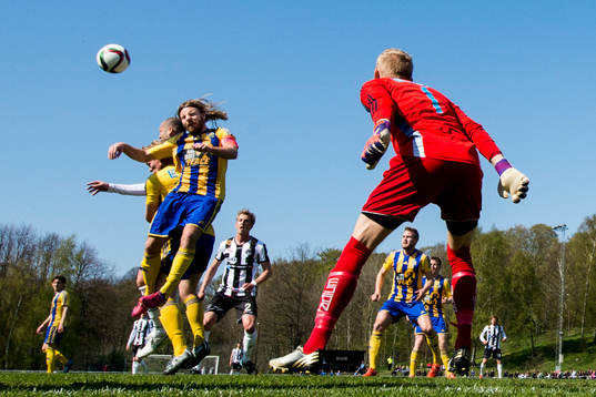 Bläddra bland fler bilder av Fotboll, Div 1 Södra, Eskilsminne - Landskrona