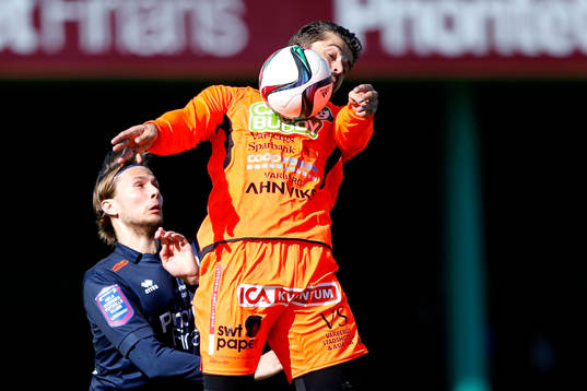 Varbergs Ajsel Kujovic och Utsiktens Jonas Hellgren