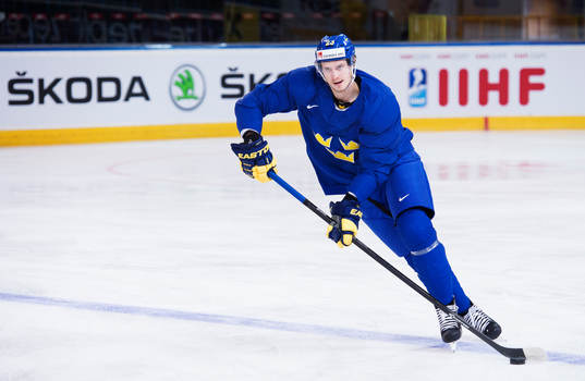 Oliver Ekman Larsson på Sveriges ishockeylandslags träning