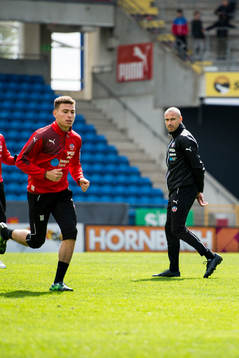 Helsingborgs Jordan Larsson och manager Henrik Larsson