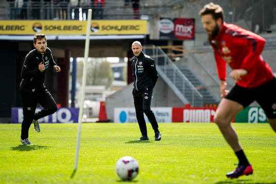 Helsingborgs Astrit Ajdarevic, manager Henrik Larsson och