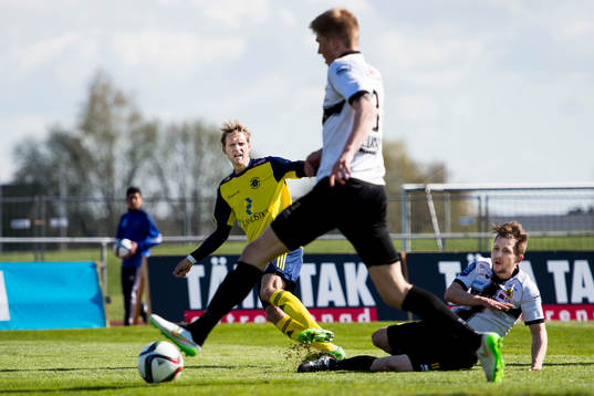 Ängelholms Fredrik Karlsson och Frej Täbys Adam Gradén