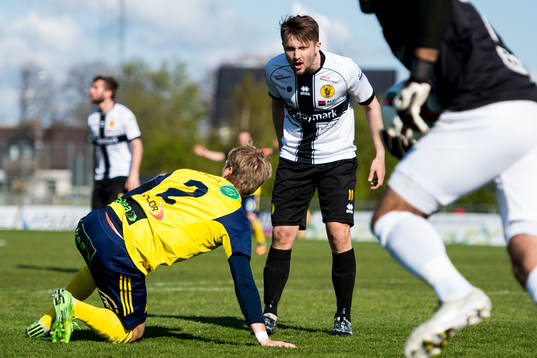 Irriterat mellan Ängelholms Martin Rudolfsson och Frej