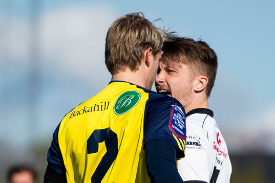 Irriterat mellan Ängelholms Martin Rudolfsson och Frej