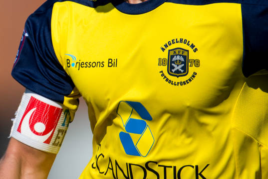 Ängelholms tröja och en tipselitbindel