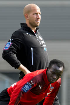 Helsingborgs målvakt Pär Hansson och Emmanuel Boateng