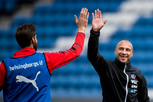 Helsingborgs Mikael Dahlberg och manager Henrik Larsson