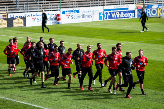 Spelarna värmer upp