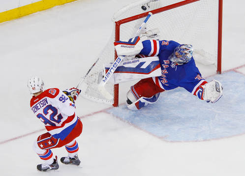 New York Rangers goalie Henrik Lunqvist makes a save