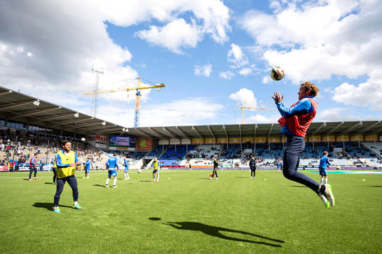 Norrköpings Christoffer Nyman värmer upp