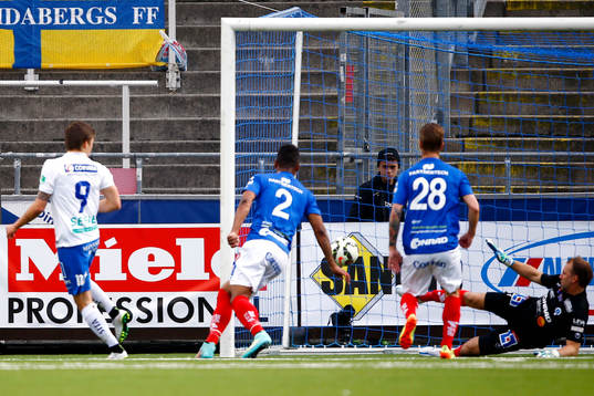 Norrköpings Arnor Ingvi Traustason gör 1-0