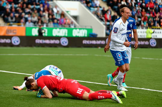 Räddning av Norrköpings målvakt David Mitov Nilsson