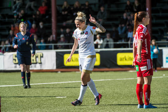 Rosengårds Anja Mittag jublar och Piteås Emilia