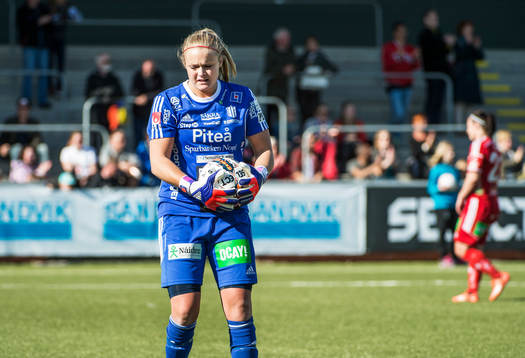 Piteås målvakt Hilda Carlén deppar