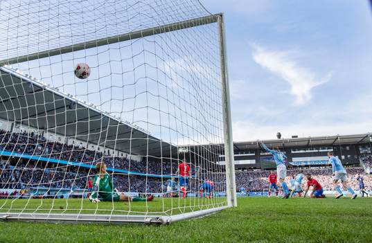 Malmös Magnus Wolff Eikrem gör 1-0 bakom Helsingborgs