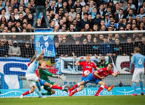 Malmös Magnus Wolff Eikrem gör 3-1 bakom Helsingborgs