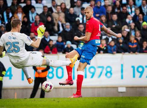 Helsingborgs Robin Simovic gjorde 2-1 målet bakom Malmö