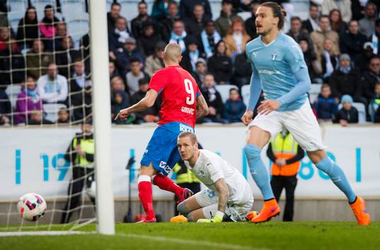 Helsingborgs Robin Simovic gjorde 2-1 målet bakom Malmö