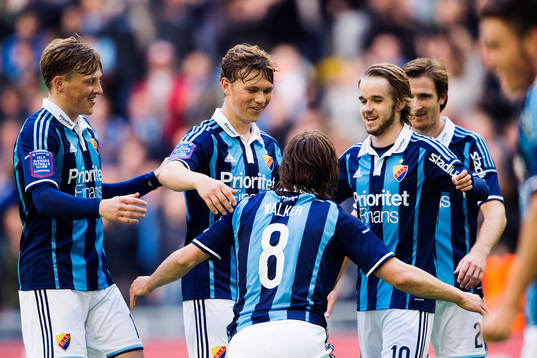 Djurgårdens Kevin Walker gör 3-0 och jublar med Emil